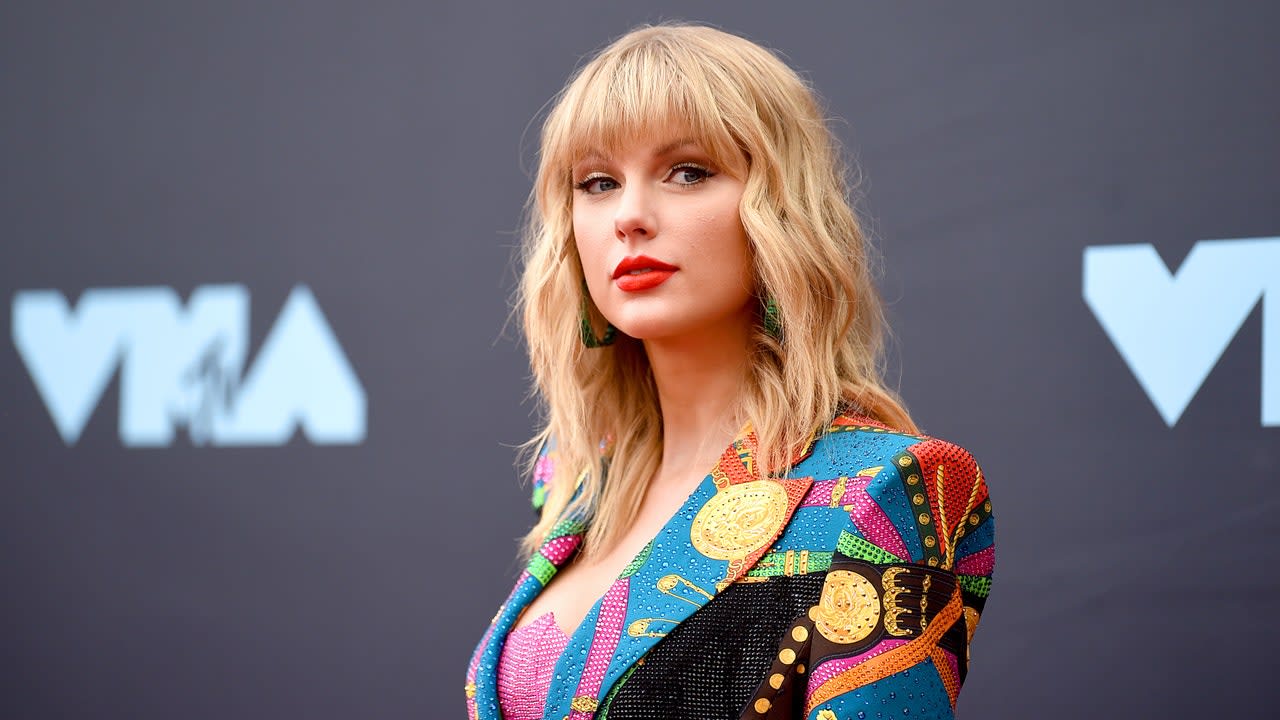 Taylor Swift Has Some Words for People Who Refuse to Wear Masks