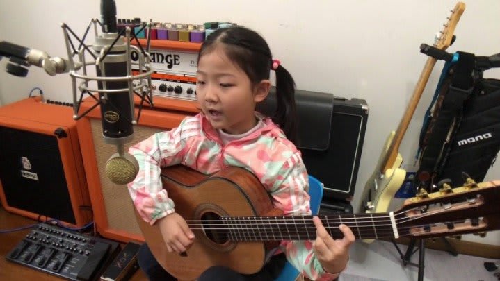Watch This Six-Year-Old Girl Absolutely Crush This Bossa Nova Song On Guitar