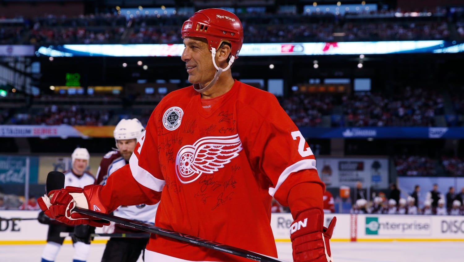 Chris Chelios says he drank beer on bench after Mike Babcock benched him at Winter Classic
