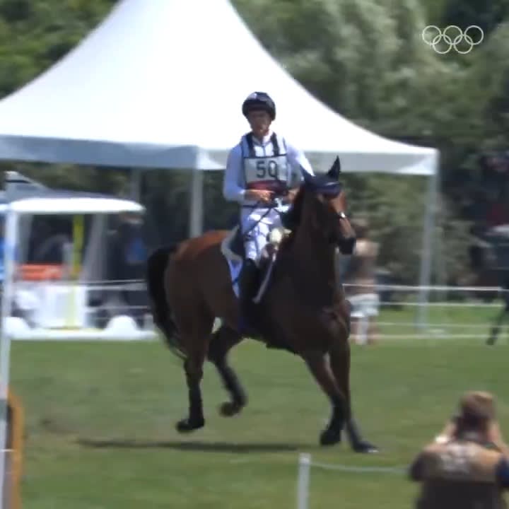 👀 The slow motion shots really do make the equestrian jumping even more graceful.