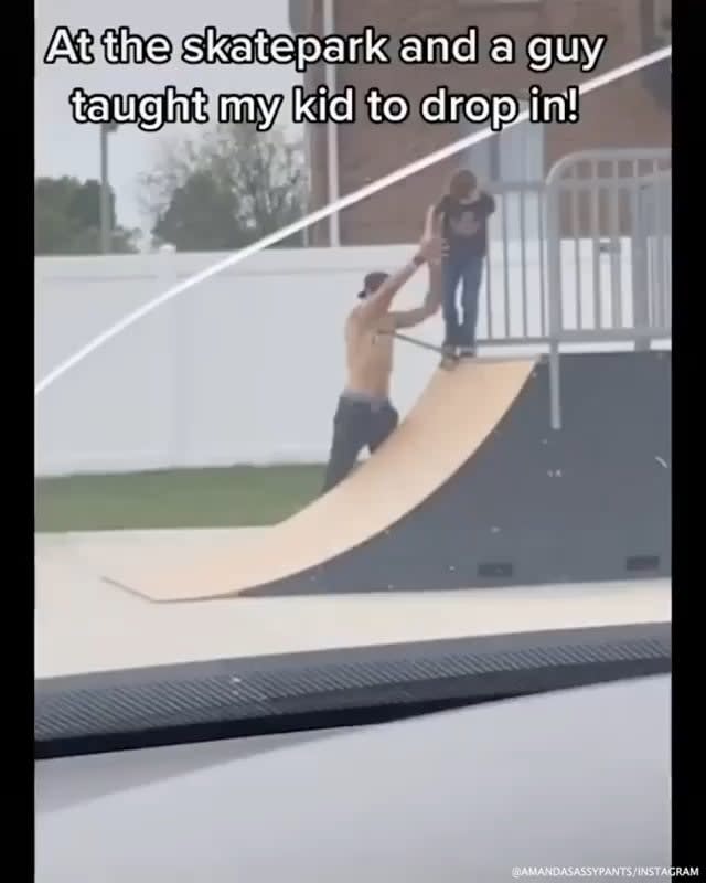 Big skate dude teaches little skate dude