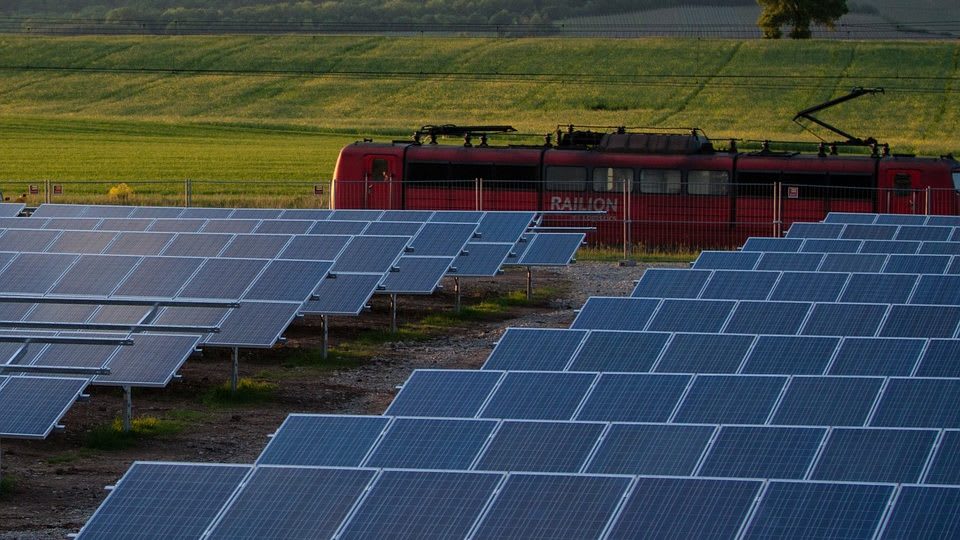 The first fully solar train prepares to start traveling in Australia