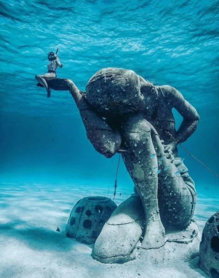 'Ocean Atlas' Largest underwater statue at Nassau, Bahamas. 18ft tall & 60 ton.