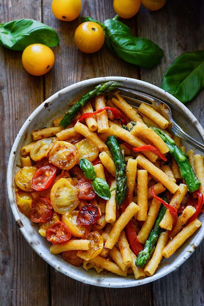 20-Minute Pasta with Asparagus, Bell Pepper and Tomatoes
