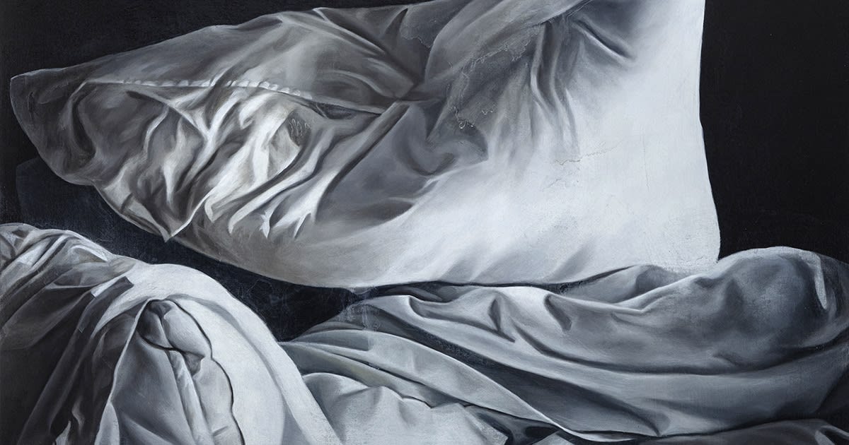 Photorealistic Oil Paintings of Empty Unmade Beds Capture Feelings of Grief and Isolation