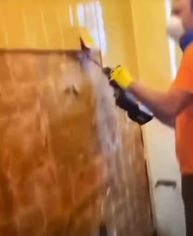 Removing tiles from a wall