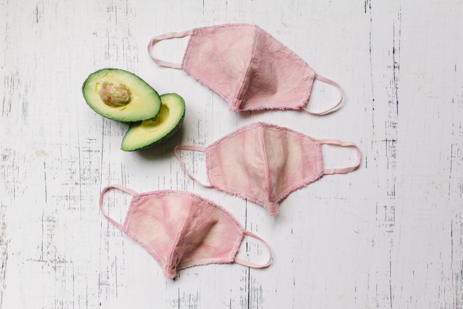 How to Dye with Avocado: Organic Cotton Face Masks Tutorial | The Pretty Life Girls