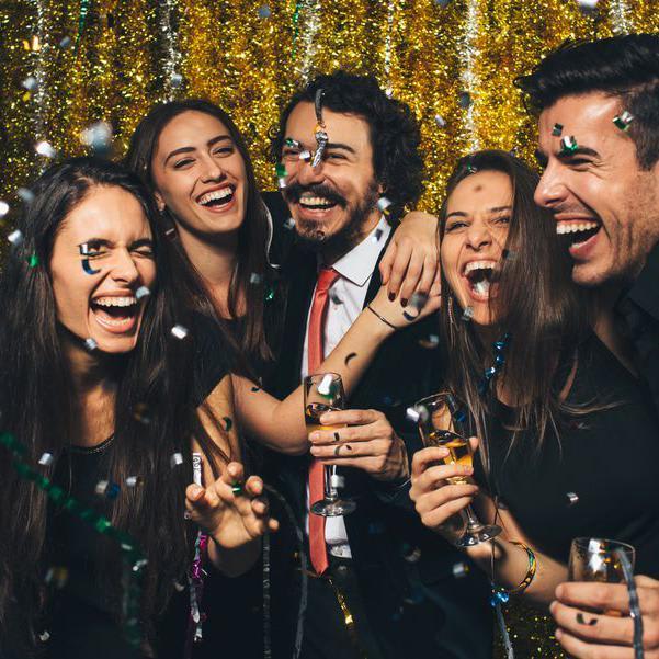 20 Dazzling Decorations for the Best New Year's Eve Party