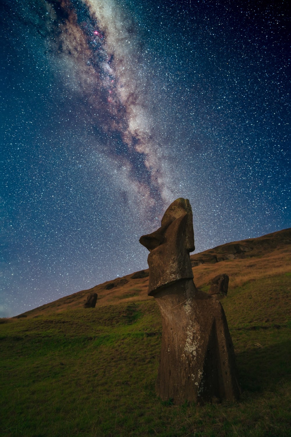 I photographed the milky way over the iconic Moai of Easter Island last