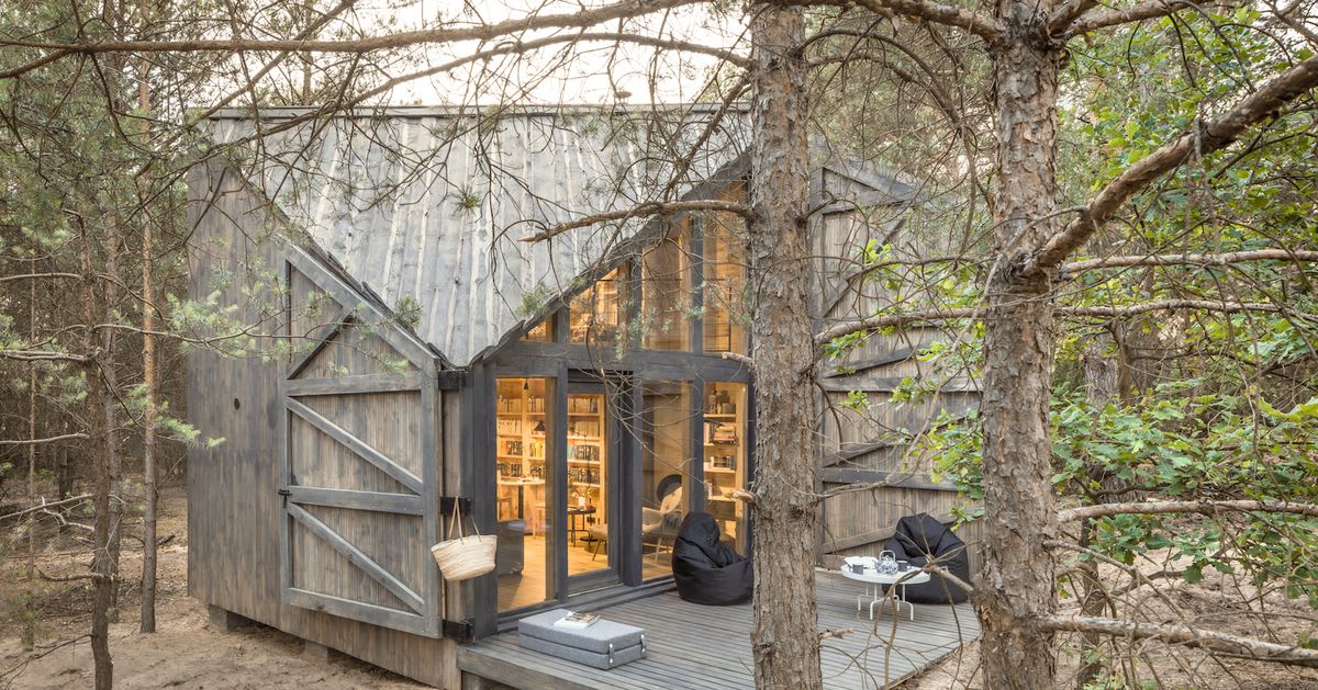 Cozy cabin was custom-designed for reading