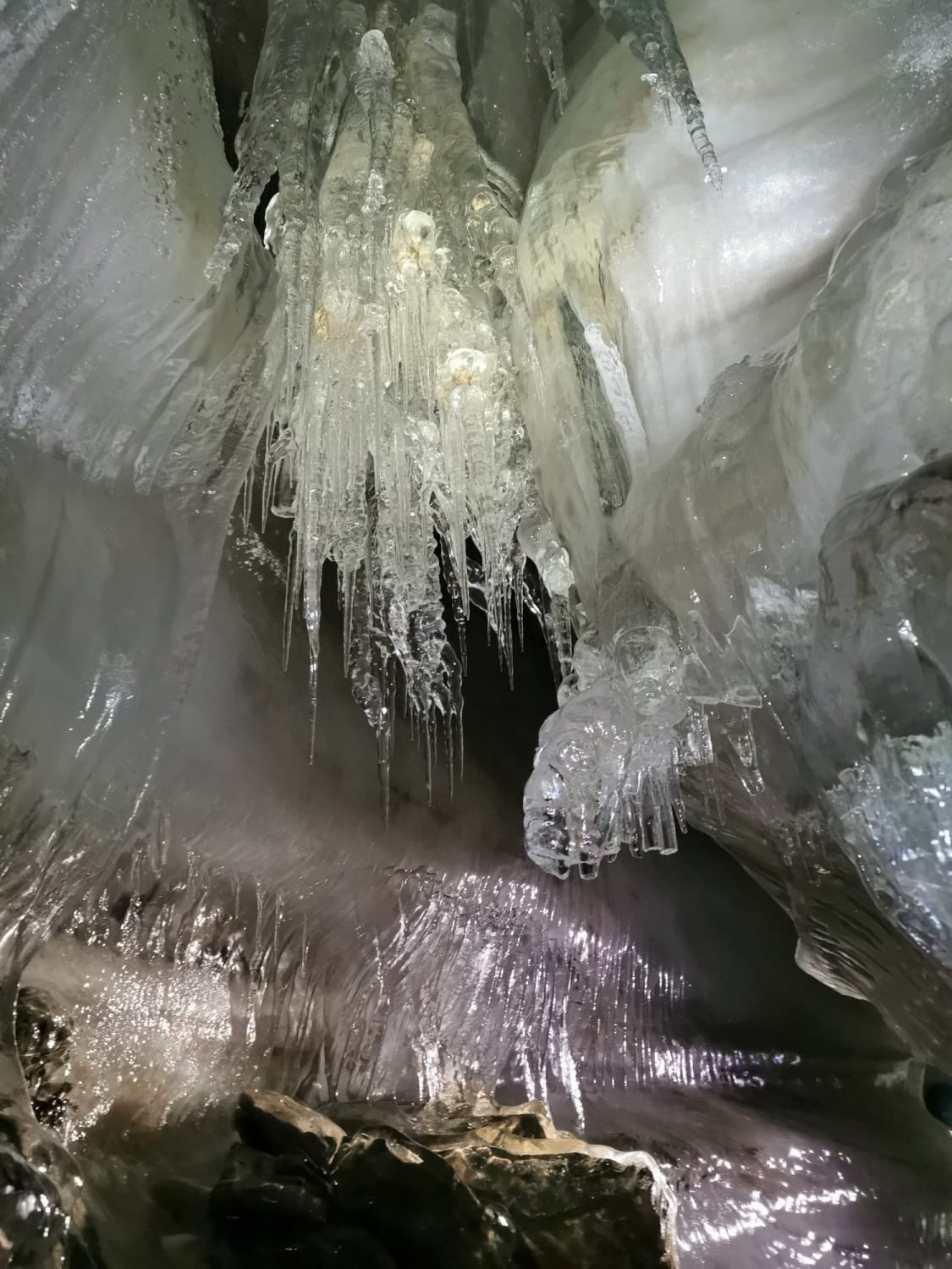 Larsbreen ice cave