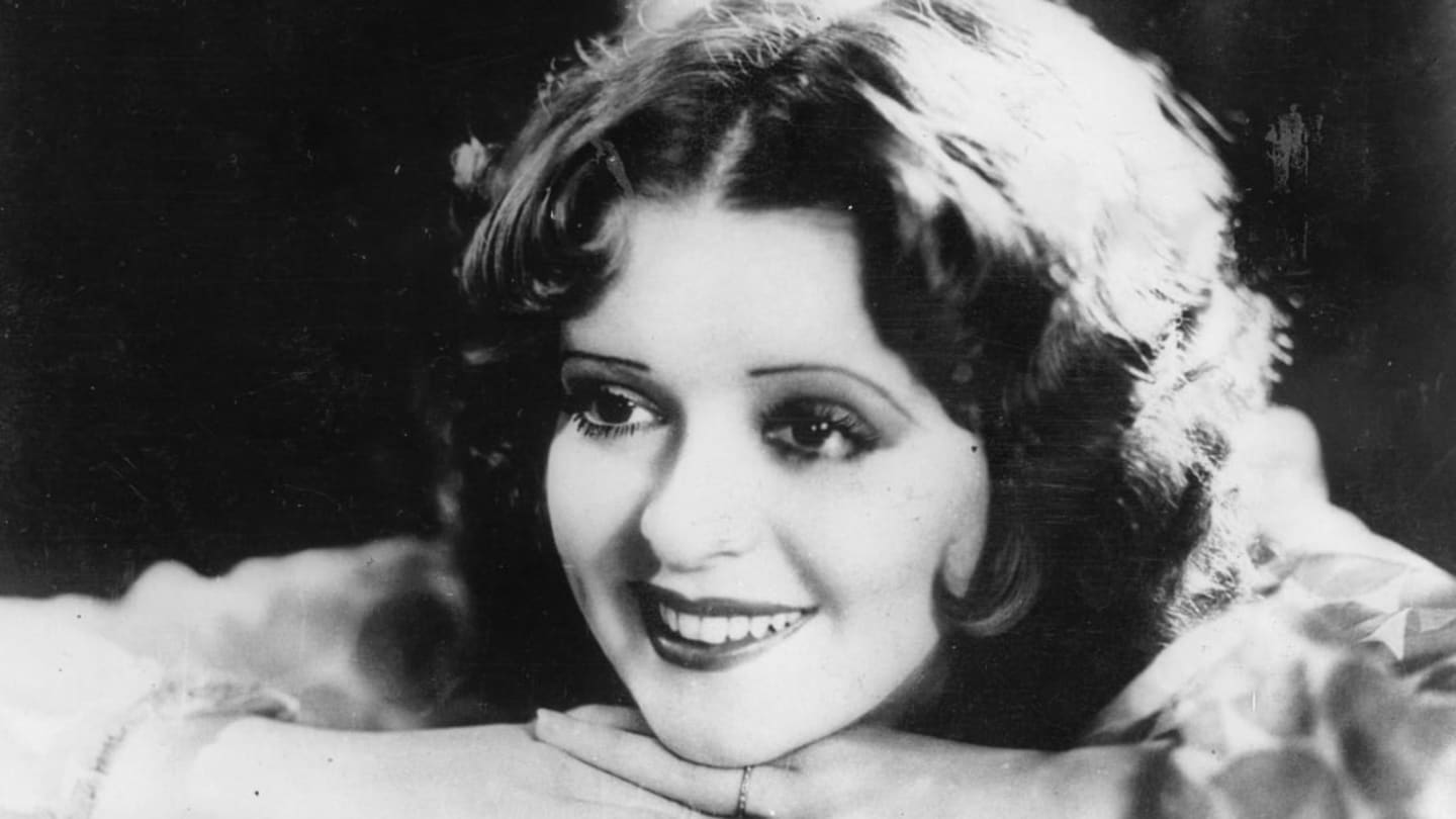 21 Surprising Facts About "It Girl" Clara Bow