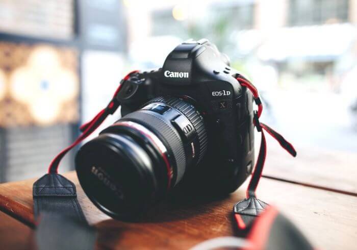 What is a DSLR camera?