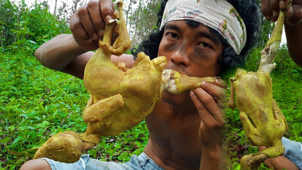 Primitive technology: Eating delicious boiled chicken - makan ayam rebus