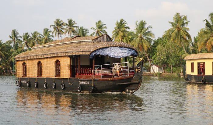 Explore The Scenic Back Waters Of Kerala Through The Kerala Houseboats