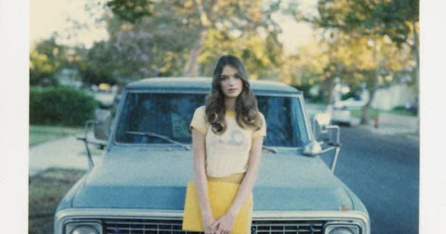 25 Cool Polaroid Prints of Teen Girls in the 1970s