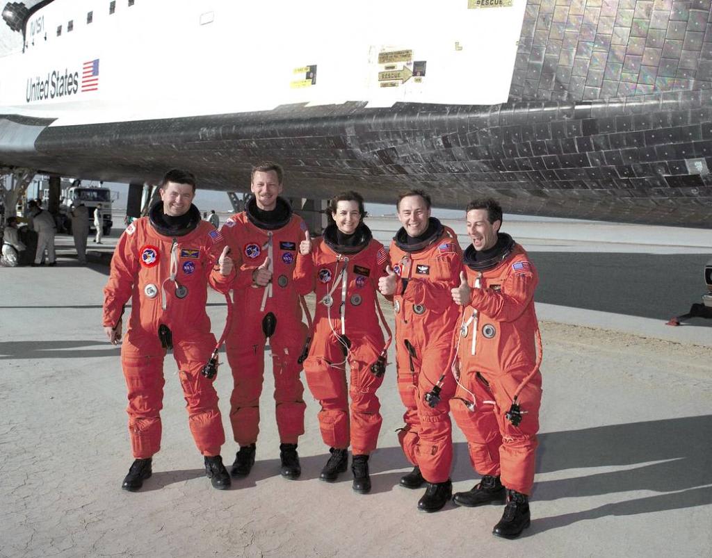 All thumbs up for a good mission! OTD in 1991, the crew of STS-37 launched aboard the space shuttle Atlantis! The primary payload was the Compton Gamma-Ray Observatory, which is one of NASA's four Great Observatories.