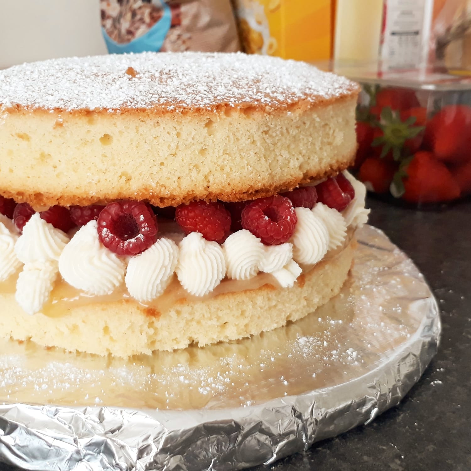 A different twist on the Victoria sponge: lemon curd, mascarpone icing, and raspberry filling 👌🏼