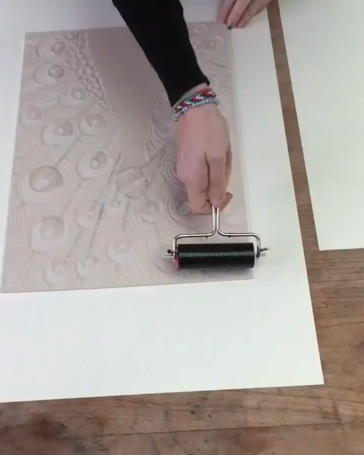 Inking a linocut linoleum sheet