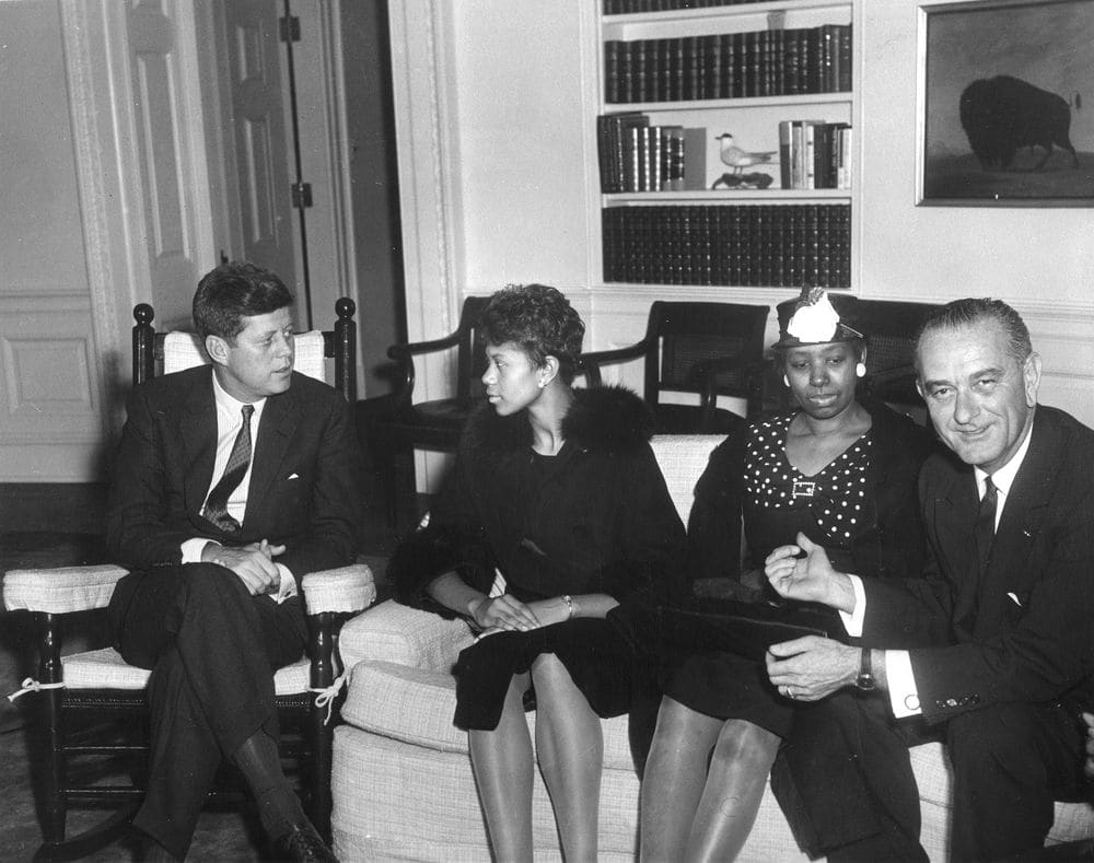 JFK and LBJ sprinter Wilma Rudolph and her mother to the White