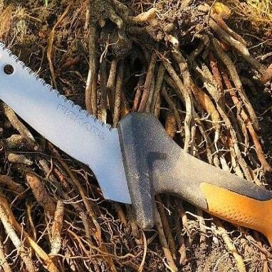Fiskars 18 Inch Billhook Saw (1 Pack), a Useful Tool for the Gardener