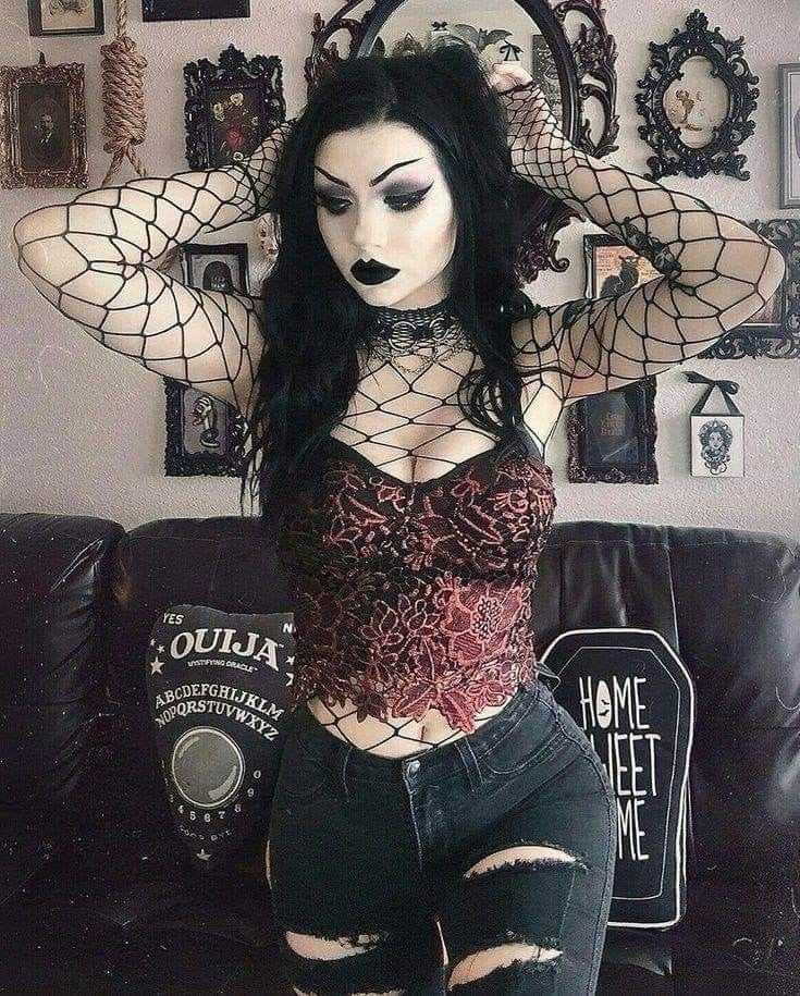 33 Fresh Pics and Memes Packed to the Brim With Cool - Wow Gallery | Goth women, Goth girls, Cute goth