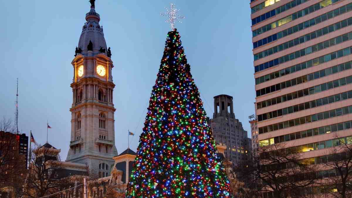 Christmas in Philadelphia: The Ultimate Holiday City Guide - Robe trotting