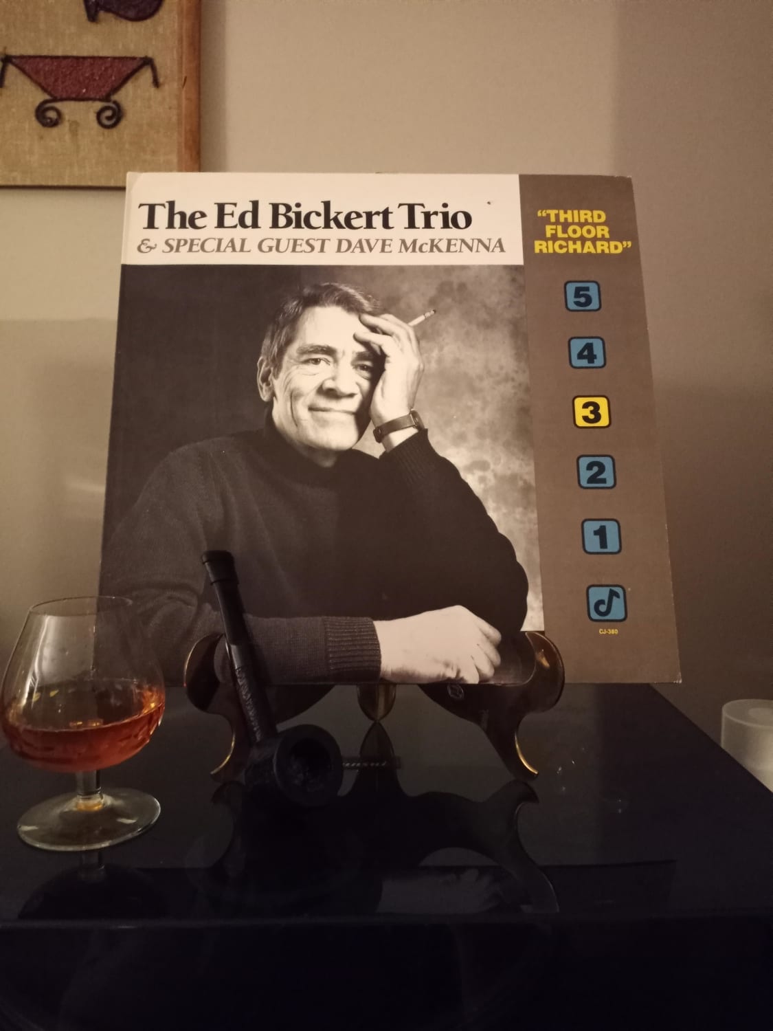 One of my favorite guitarists ever. Harmonizing is unmatchable. The unmistakably sound of that telecaster with those harmonies and that feather lite touch. Any other Bickert fans in here ? A real treasure of the genre, and life changing for me to say the least.