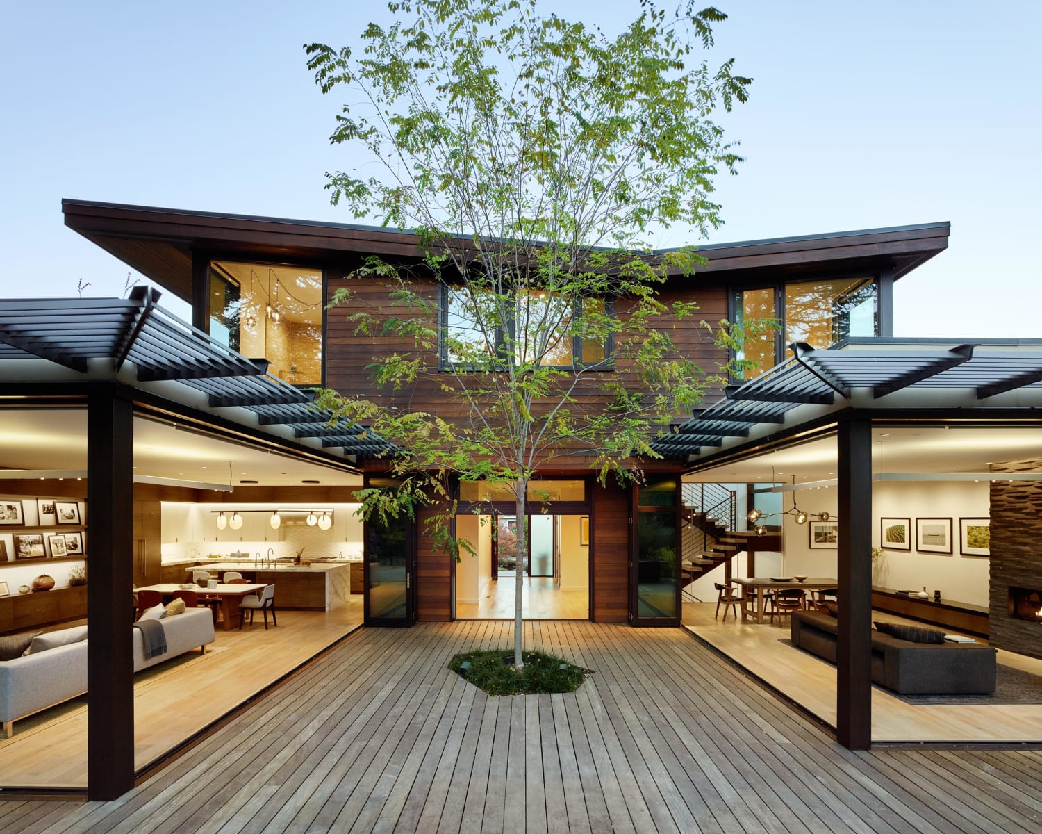 Residence with a spacious courtyard at the center of two wings, Bay Area, California by William Duff Architects (Photo: Matthew Millman)