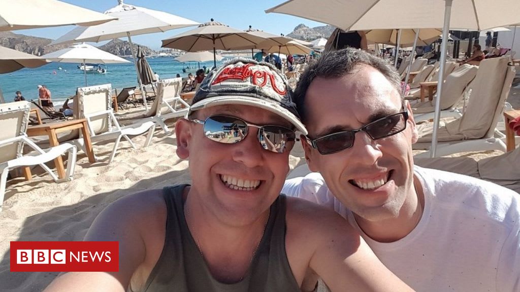 Blood donation: Gay couple 'thrilled' after rules change
