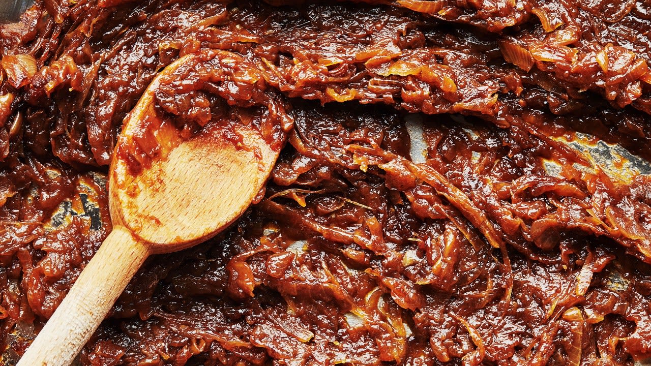 3 Tricks for Perfect, Never-Burnt, Caramelized Onions