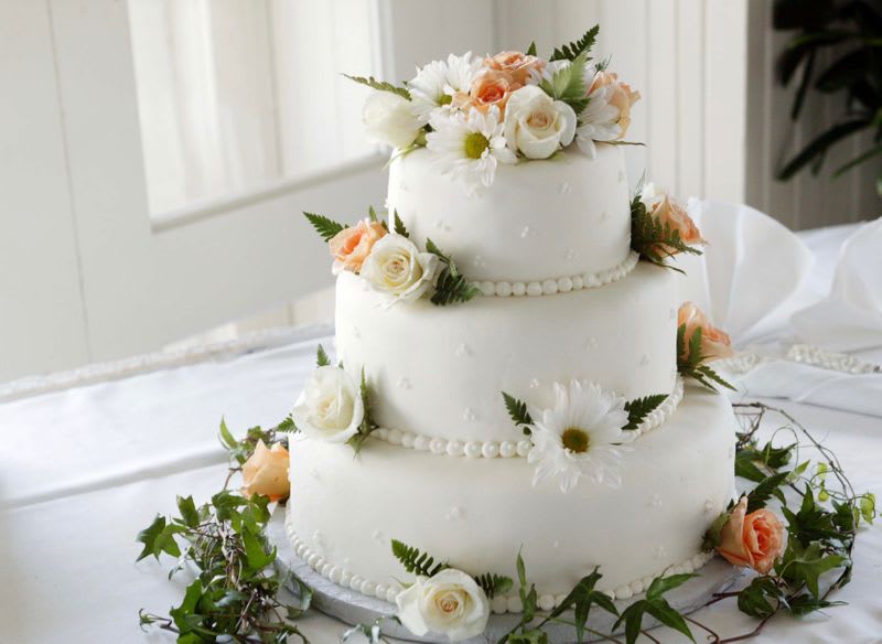 https://www.markovina.co.nz/wp-content/uploads/2019/05/tall-wedding-cake.jpeg