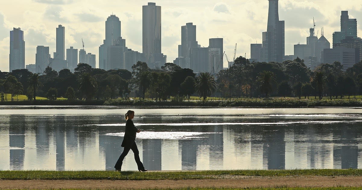 8 Ways Walking Changes Your Brain For The Better, According To Science
