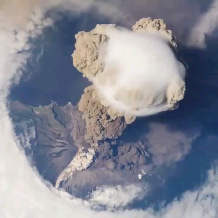 Eruption of Sarychev Volcano seen from ISS