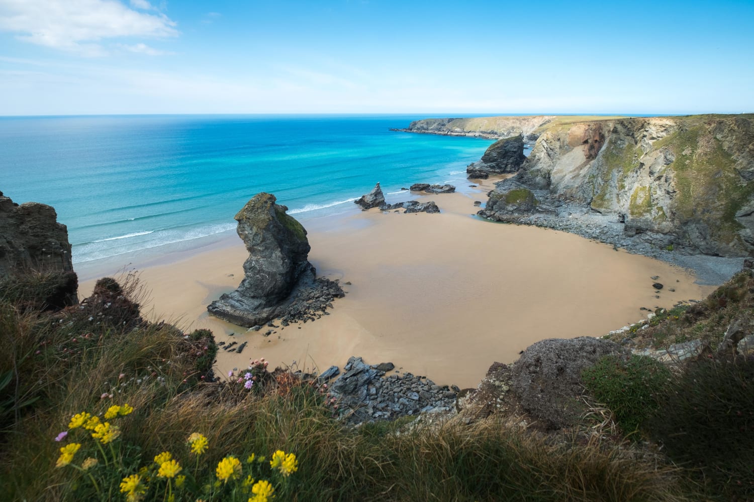 Bedruthan Steps in Cornwall on a perfectly clear day (Cornwall, UK)