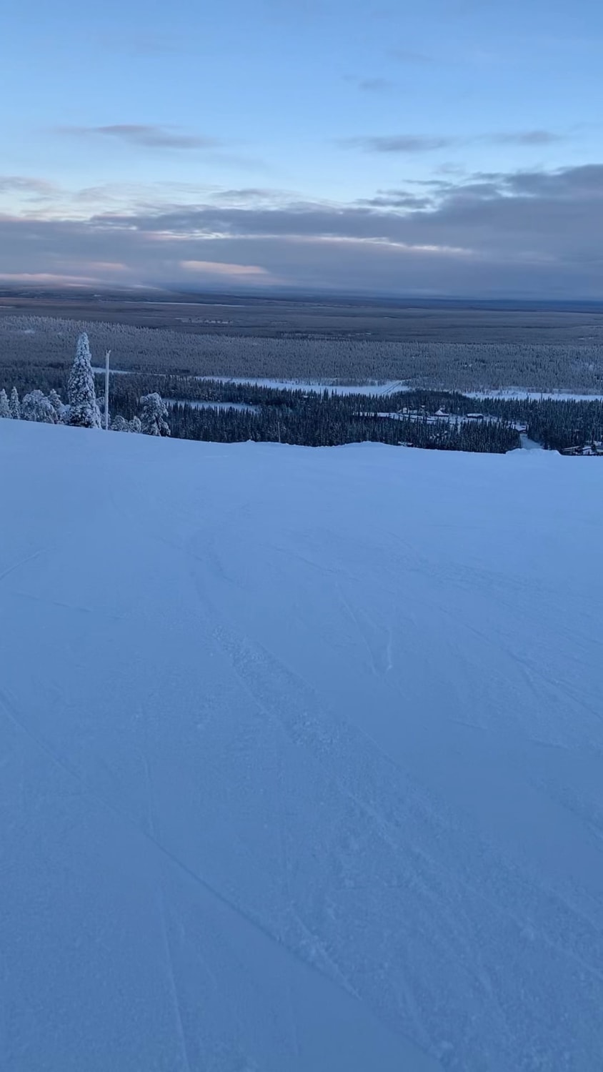 Only a beginner skier but the empty slopes and early sunsets of Finnish Lapland make for a great place to start 😎