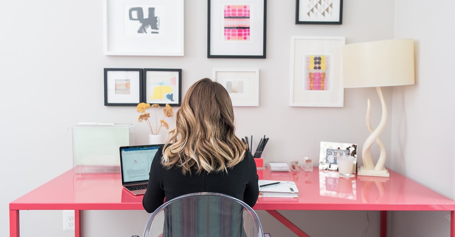 Here's How a Pro Organizer Arranges Her Home Office