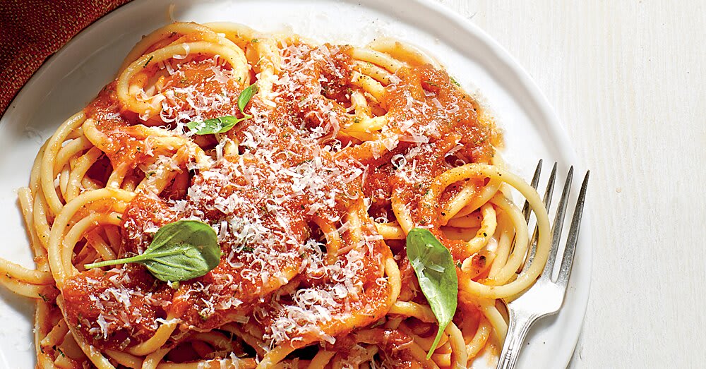 The Secret to Making Sauce Actually Cling to Your Pasta Noodles