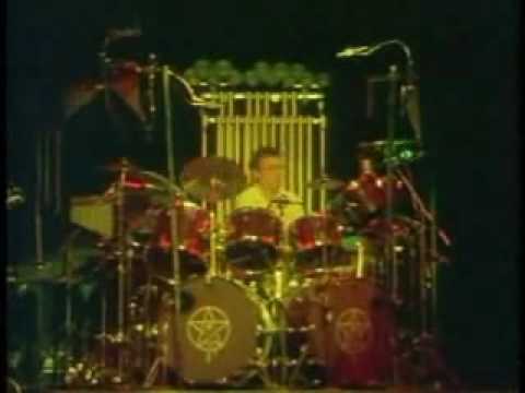 Rush ByTor/ In The End/ In The Mood/ 2112 Finale live Exit... Stage Left 1981