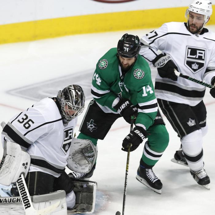 Kings edge Stars 2-1 to climb out of NHL basement