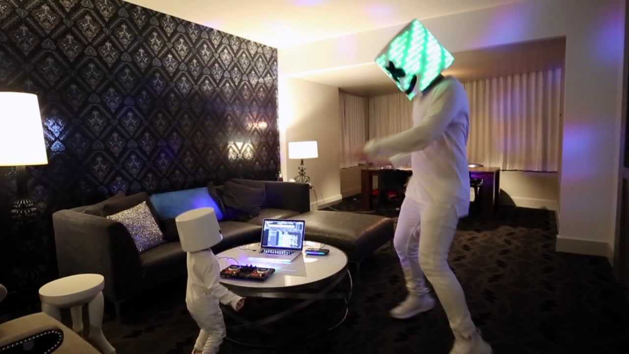 Marshmello surprises 3 year old Lethan, who dressed like him for Halloween