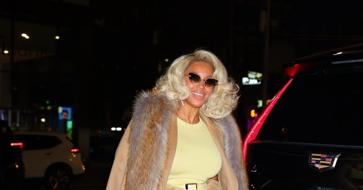 Beyoncé Does The Color Of The Season With a Vintage Glam Twist