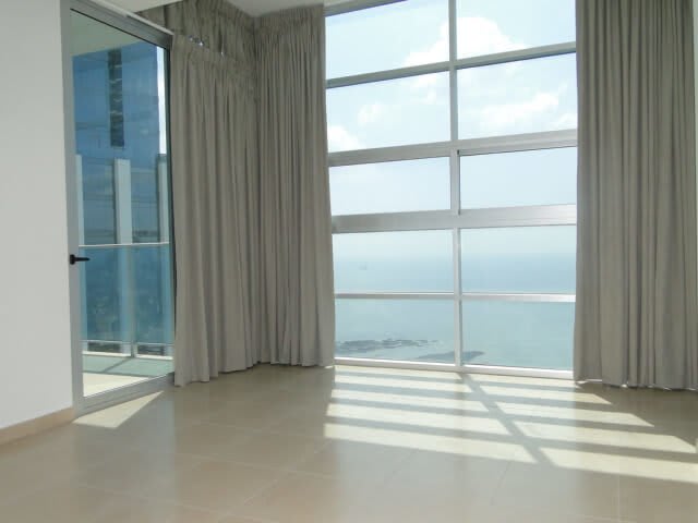 Waters on the Bay apartment rental at Cinta Costera