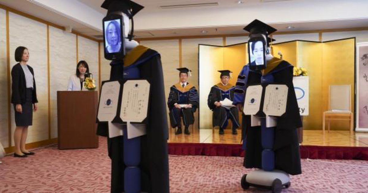 Robots replace university students in Zoom graduation ceremony