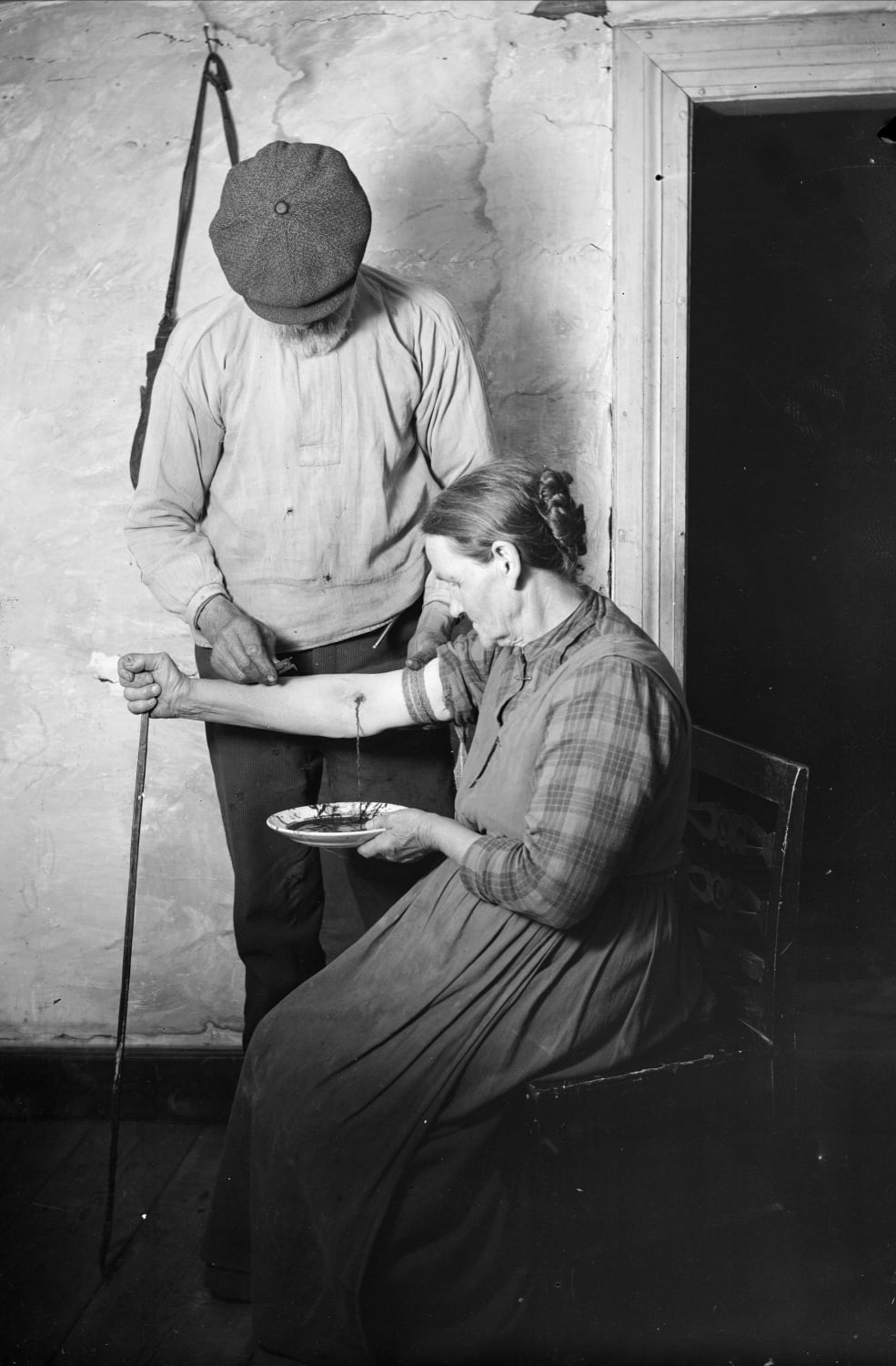 A rare depiction of bloodletting, which remained a part of folk medicine long after the introduction of modern medicine. Mangskog, Sweden in 1922