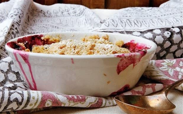 Blueberry and apple oat crumble recipe
