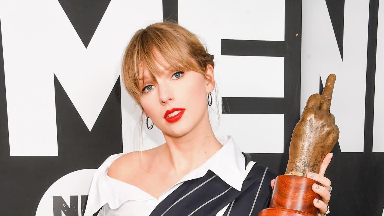 Taylor Swift Rocks Sassy Suit During Surprise NME Awards Appearance