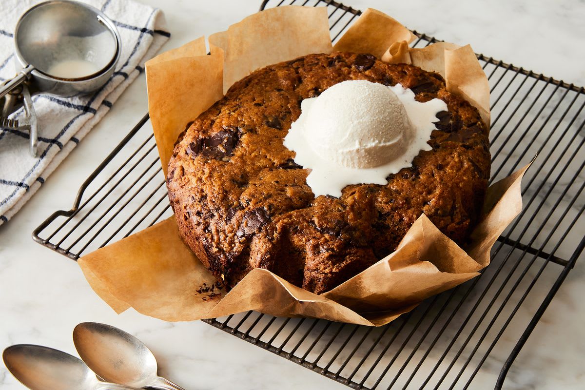This Slow-Cooker Chocolate Chip Cookie Should Be Served With Nothing but Spoons