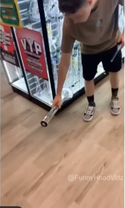 WCGW When a sales person tries to sell you *Unbreakable glass bong*