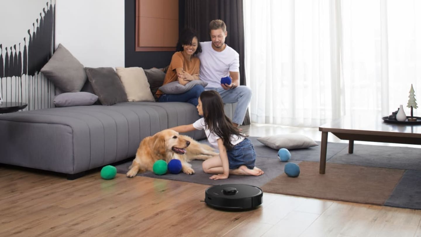 How to Get Your Pet to Stop Hating Your Robot Vacuum